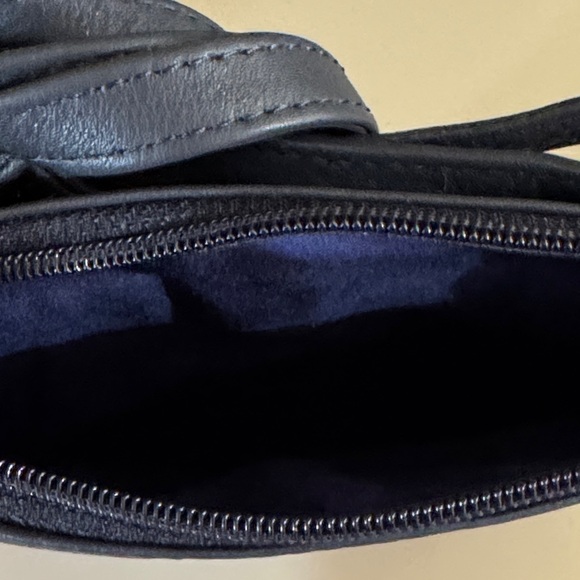 Justified Women’s Navy Leather Crossbody Bag OS NWOT - Picture 14 of 16